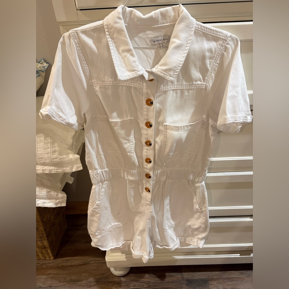 Gianni Bini Classic White Collared Romper